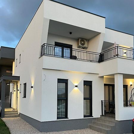 Lana Apartmani Бар Екстериор снимка